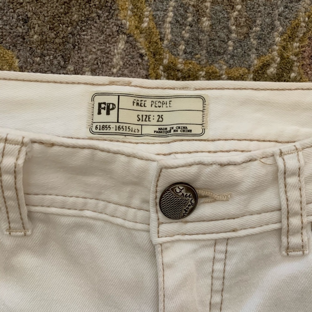NWOT Free People off white distressed jeans - Picture 4 of 7